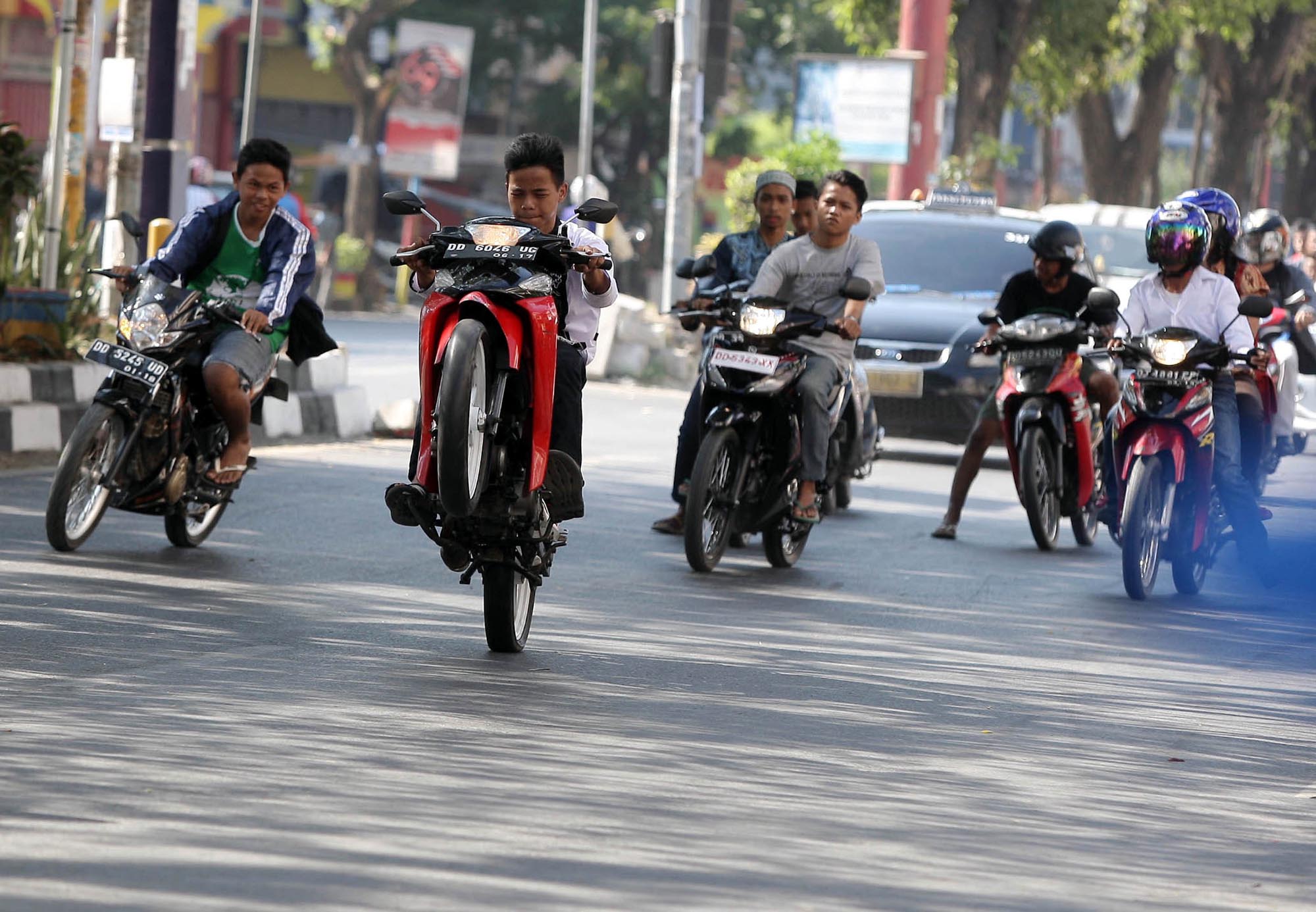20141006_224026_remaja-terlibat-balap-liar-di-makassar.jpg