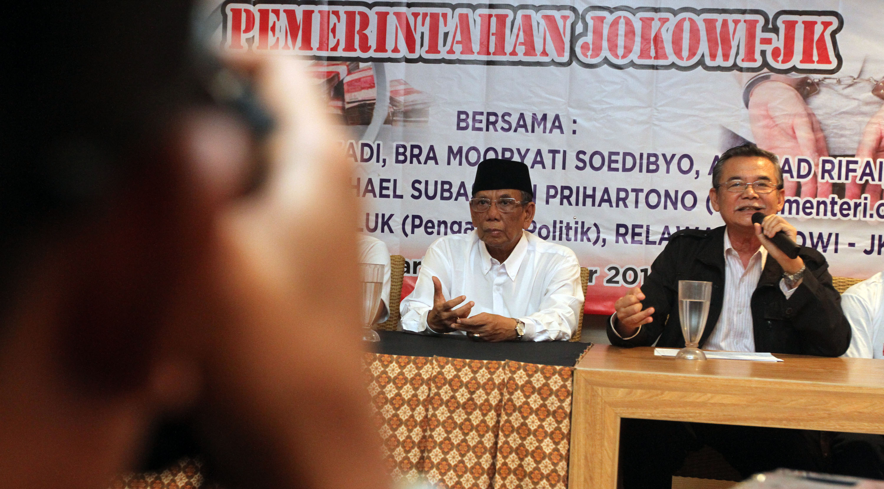 20141012_204745_diskusi-mengawal-anti-korupsi-pemerintahan-jokowi-jk.jpg
