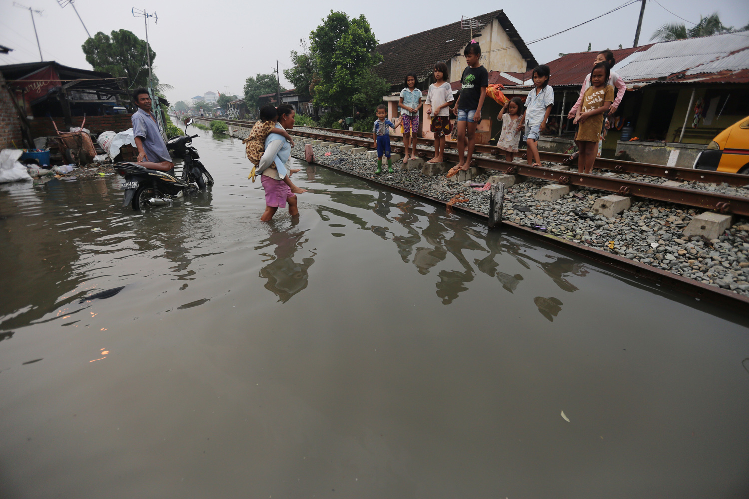 20141013_210028_kawasan-langganan-banjir-di-medan.jpg