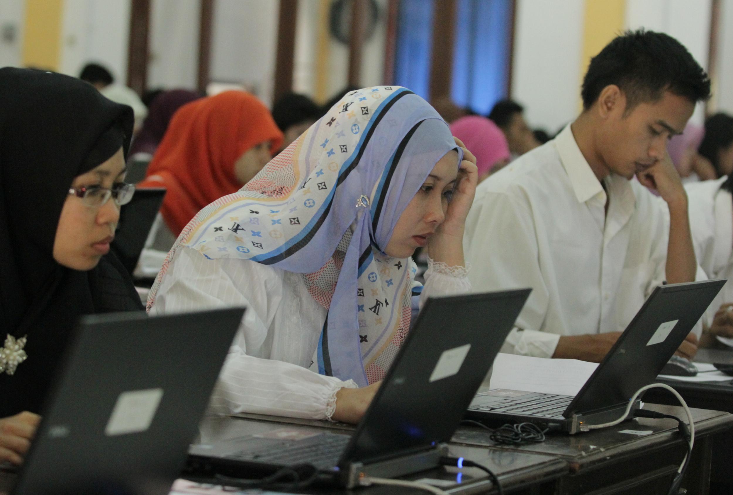 20141015_170409_peserta-cpns-ikuti-seleksi-computer-assisted-test.jpg