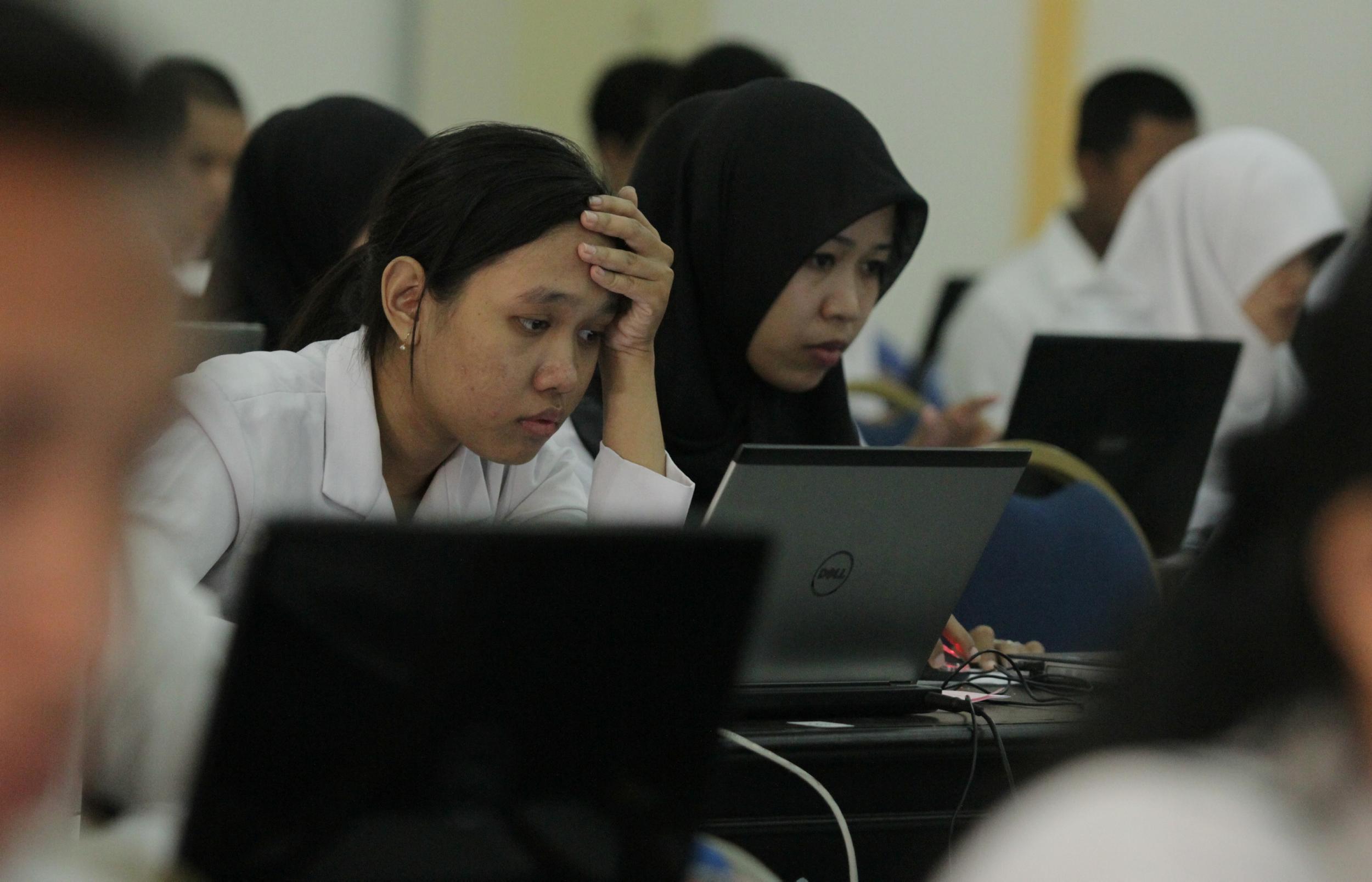 20141015_170439_peserta-cpns-ikuti-seleksi-computer-assisted-test.jpg