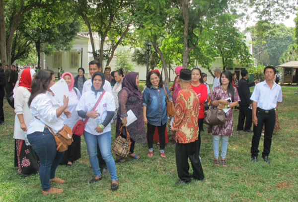 20141020_134447_warga-di-istana-merdeka.jpg
