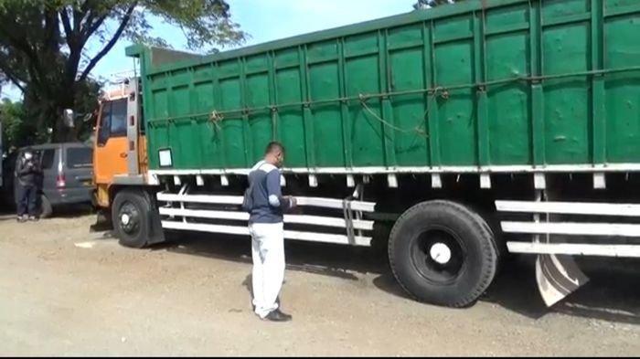 3-sopir-di-purwakarta-tewas-tertimpa-truk-berawal-bantu-rekan-ganti-ban-dongkrak-tiba-tiba-patah.jpg