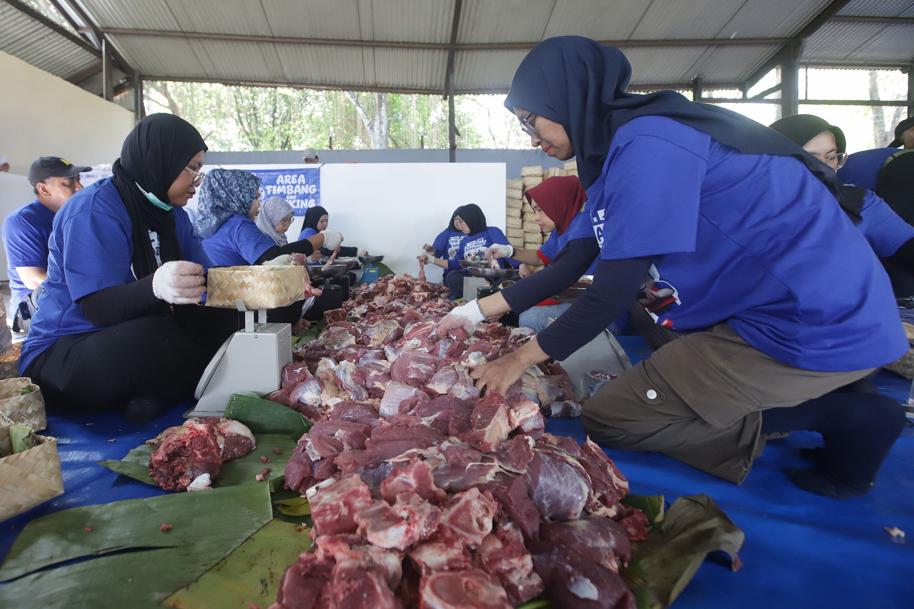3000-Besek-Daging-Kurban-untuk-Warga-di-Jakarta-Timur_20260527_185554.jpg