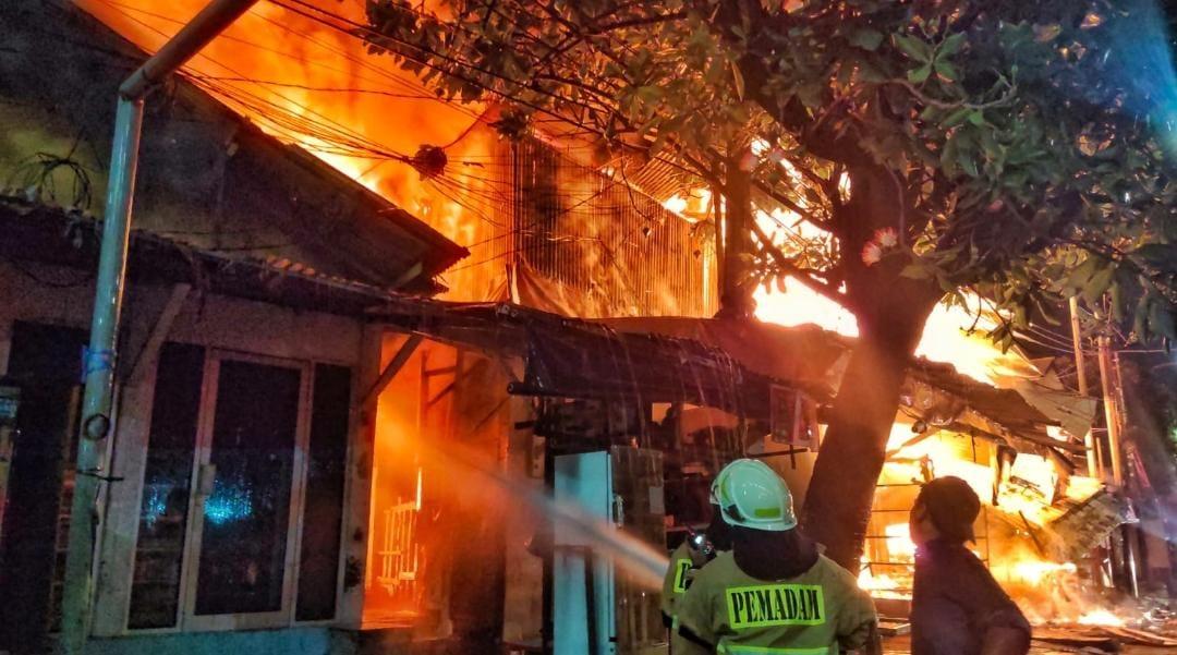 Kebakaran Pasar Gembrong Hanguskan 400 Rumah dan Bangunan, Kerugian Ditaksir Rp1,5 Miliar