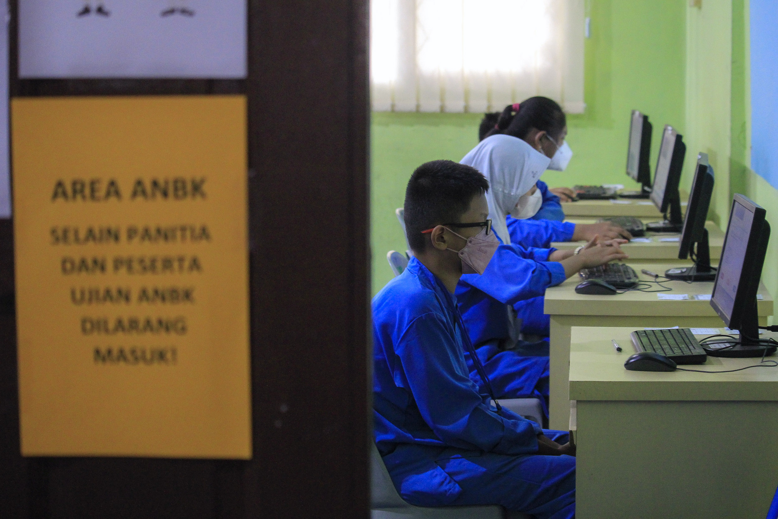 45-siswa-smpn-10-batam-mengikuti-anbk_20220919_210029.jpg