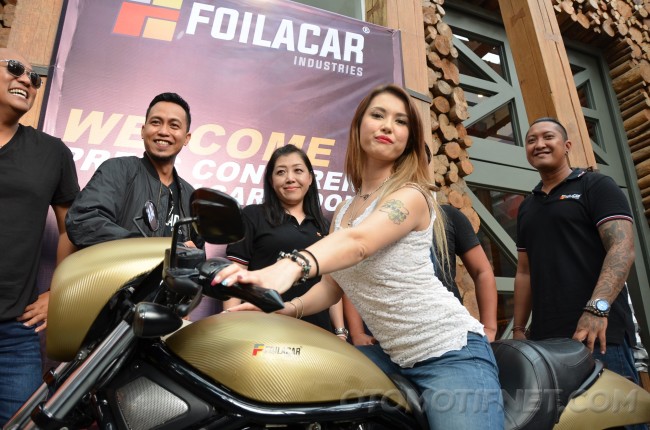 64866-bersama-miyabi-wrapping-sticker-foilacar-muncul-di-bali_20161130_161650.jpg
