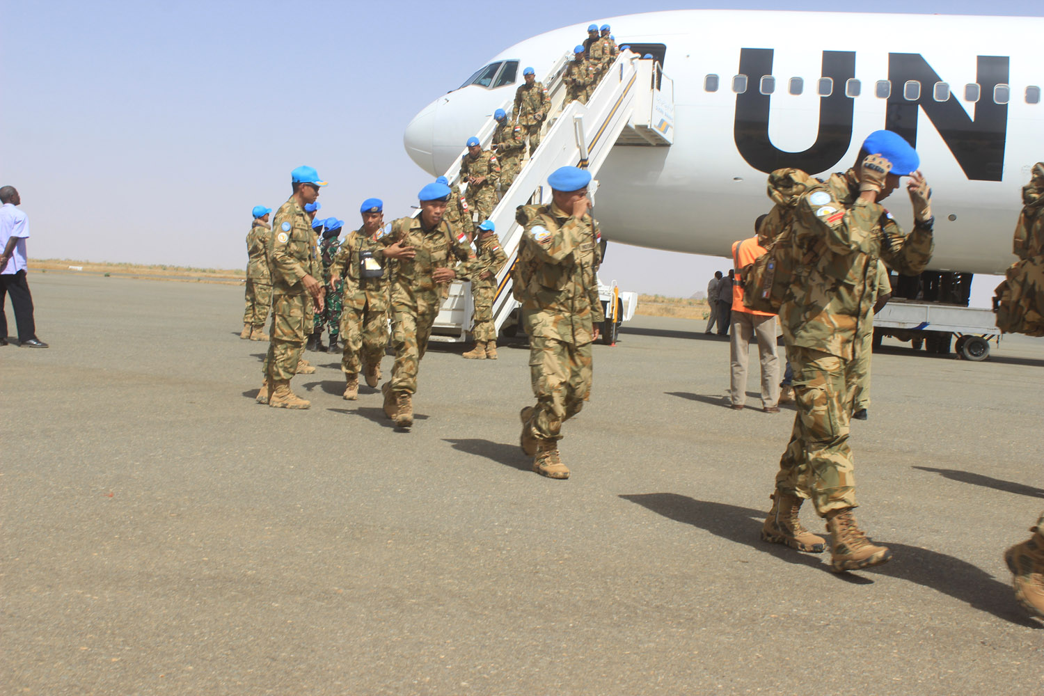 800-pasukan-pemeliharaan-perdamaian-tiba-di-sudan_20170425_134416.jpg