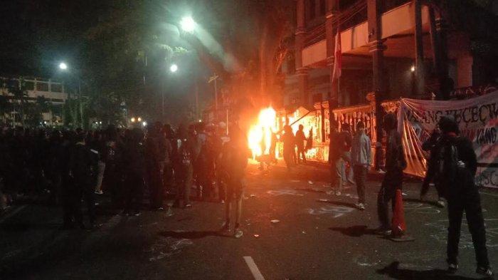 AKSI-RICUH-TOLAK-UU-TNI-DI-MALANG.jpg