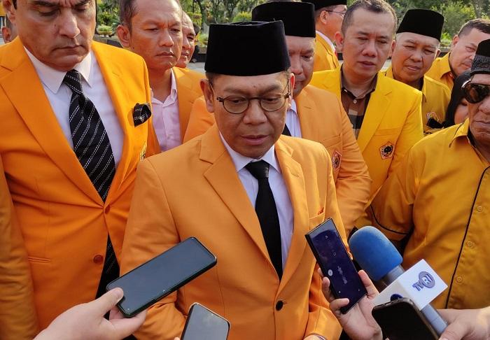 Adies-Kadir-saat-ditemui-awak-media-di-Kawasan-TMP-Nasional-Kalibata-321.jpg