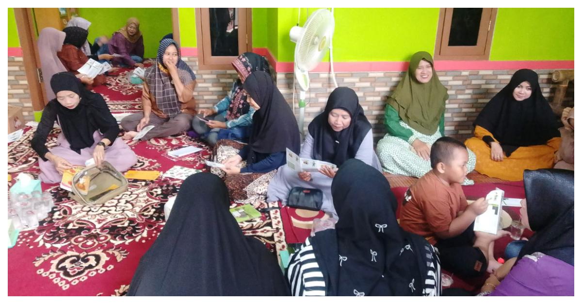 LITERASI LAYANAN PEGADAIAN - Sebagai Agen Pegadaian, Rini Wulandari aktif memberikan literasi tentang layanan Pegadaian melalui kegiatan PKK dan pengajian. (ISTIMEWA/RINI WULANDARI)