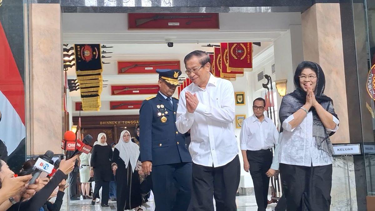 Agum-Gumelar-berikan-penghormatan-terakhir-ke-Ryamizard-Ryacudu.jpg