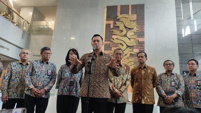 Agus-Harimurti-Yudhoyono-AHY-saat-jumpa-pers-di-Kementerian-Pekerjaan-Umum.jpg