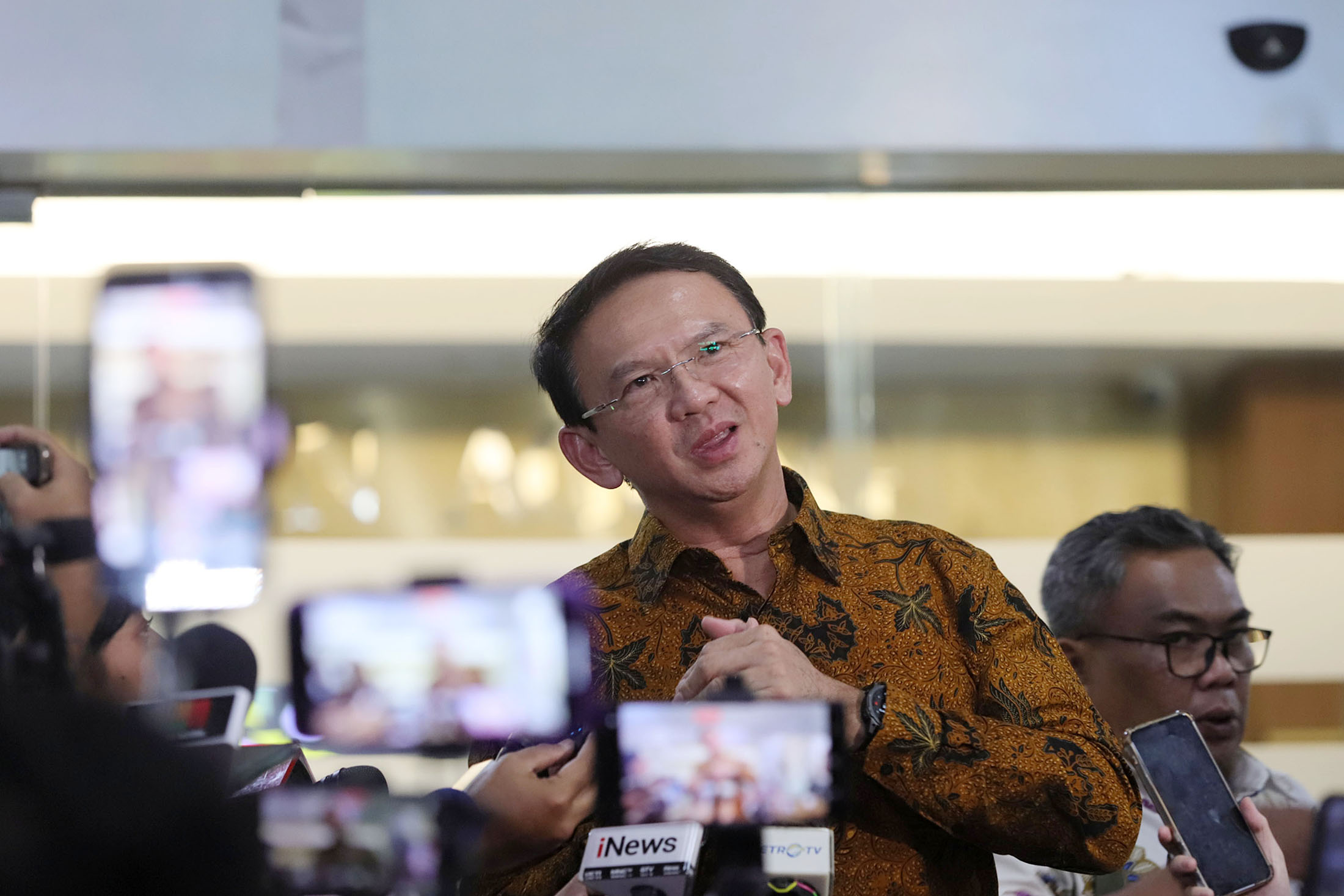 Ahok-Usai-Menjalani-Pemeriksaan-Kejaksaan-Agung_20250314_053440.jpg