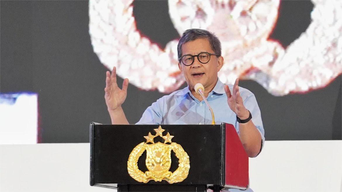 Akademisi-dan-filsuf-Rocky-Gerung-menjadi-narasumber-dalam-diskusi-di-Korlantas-Polri.jpg