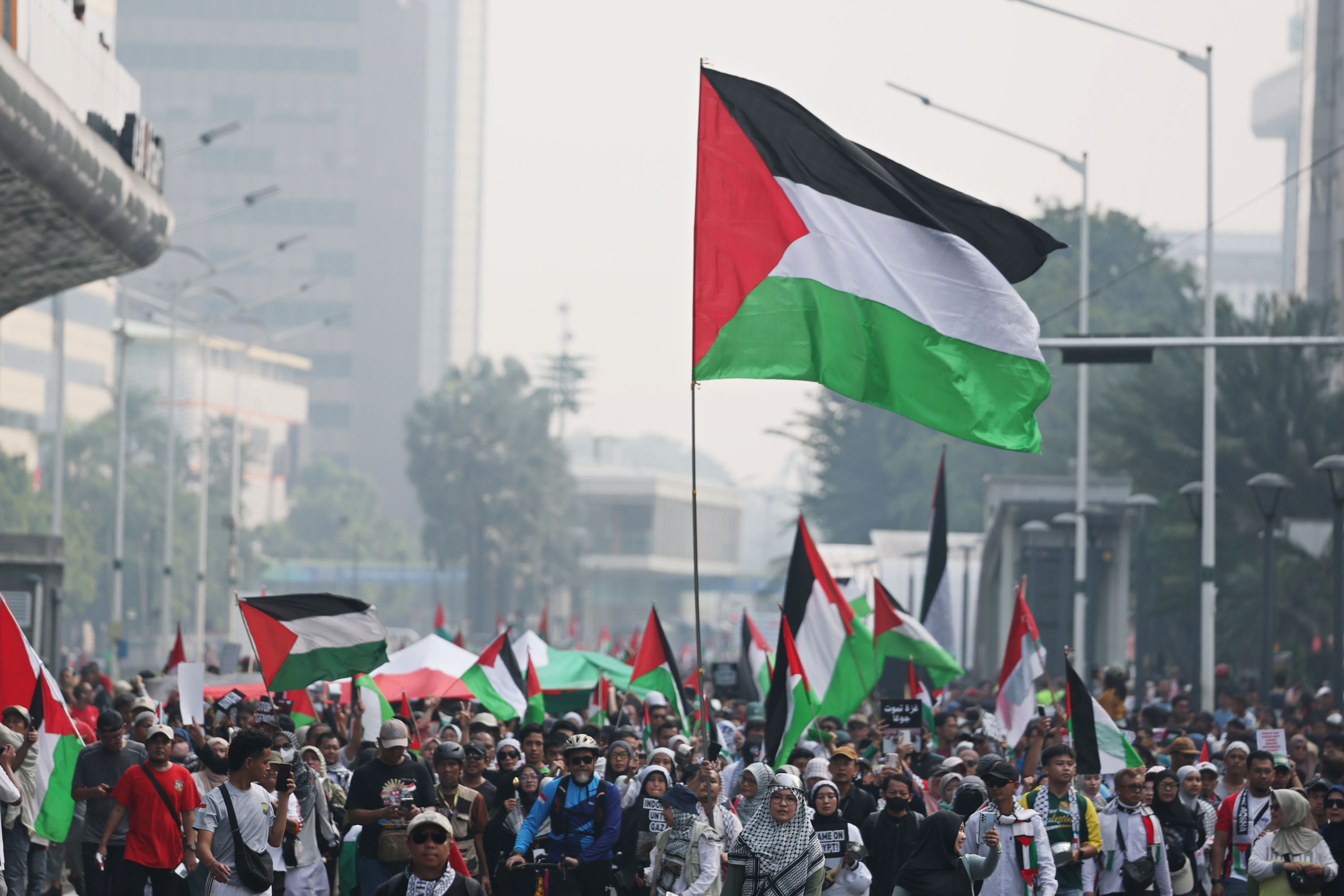 Aksi-Bela-Palestina-di-HBKB-Jakarta_20250727_160320.jpg