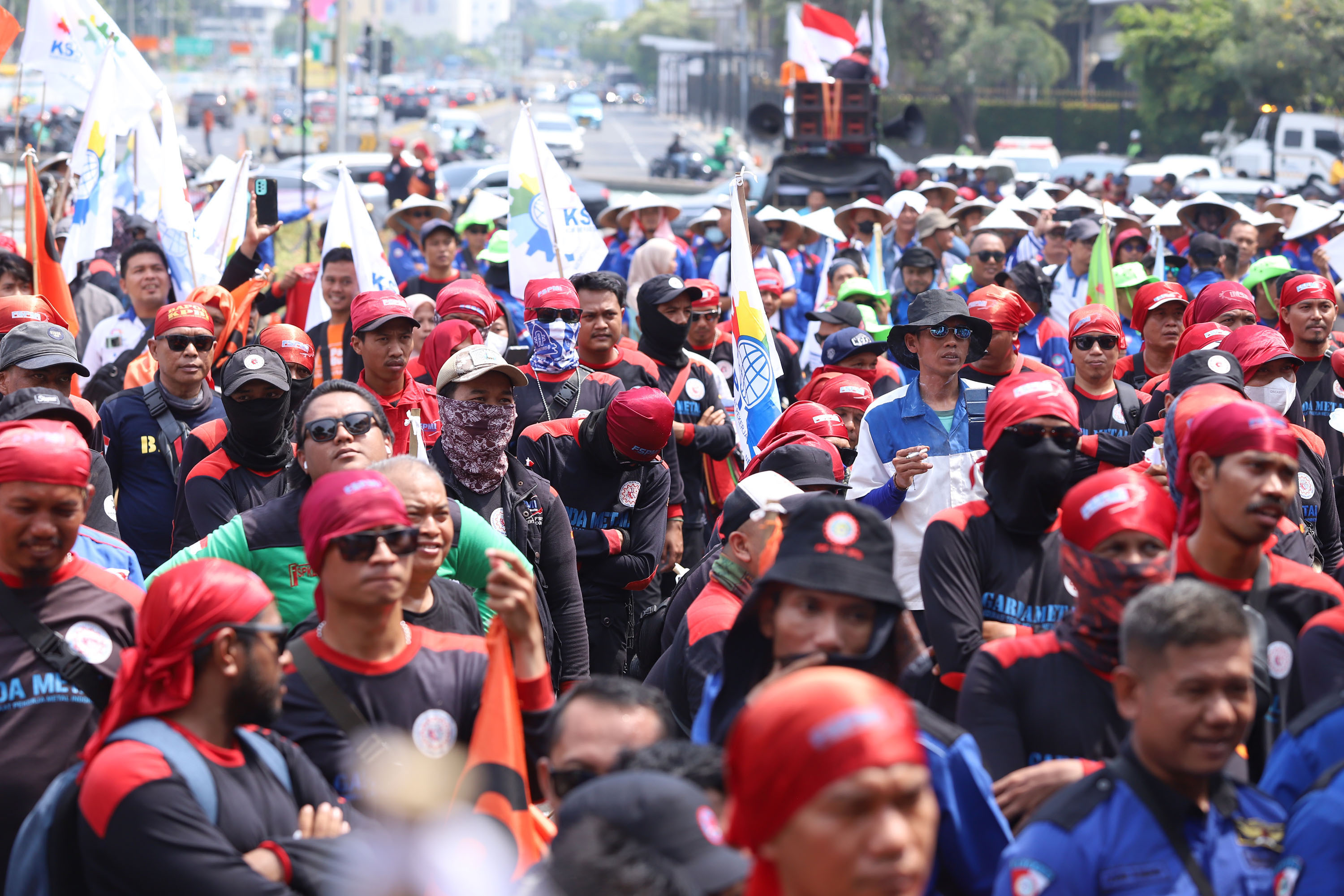 Aksi-Buruh-di-Jakarta-Terkait-Putusan-MK_20241031_180044.jpg