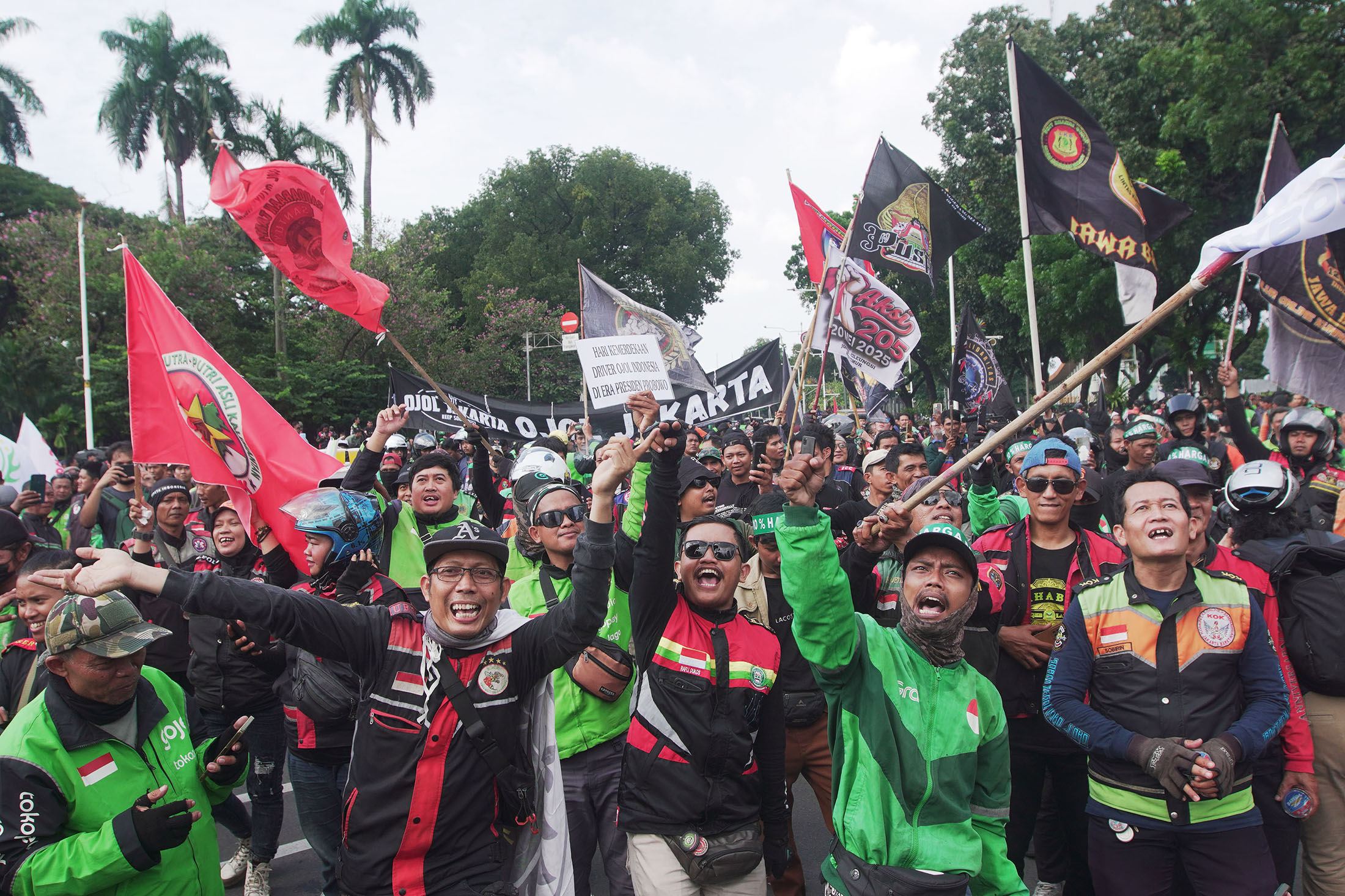 Aksi-Demonstrasi-Ojek-Online-di-Jakarta_20250520_151659.jpg