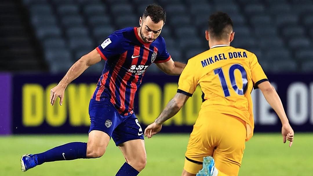 Aksi-bek-Johor-Darul-Takzim-Jordi-Amat-saat-melawan-CC-Mariners.jpg