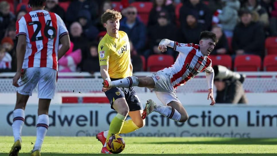 Aksi-debut-Ole-Romeny-bersama-Oxford-United-saat-melawan-Stoke-City.jpg