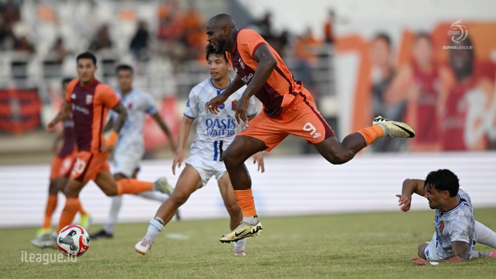 Aksi-duel-Borneo-FC-vs-Persijap-Jepara-pada-pekan-ketiga-Super-League.jpg