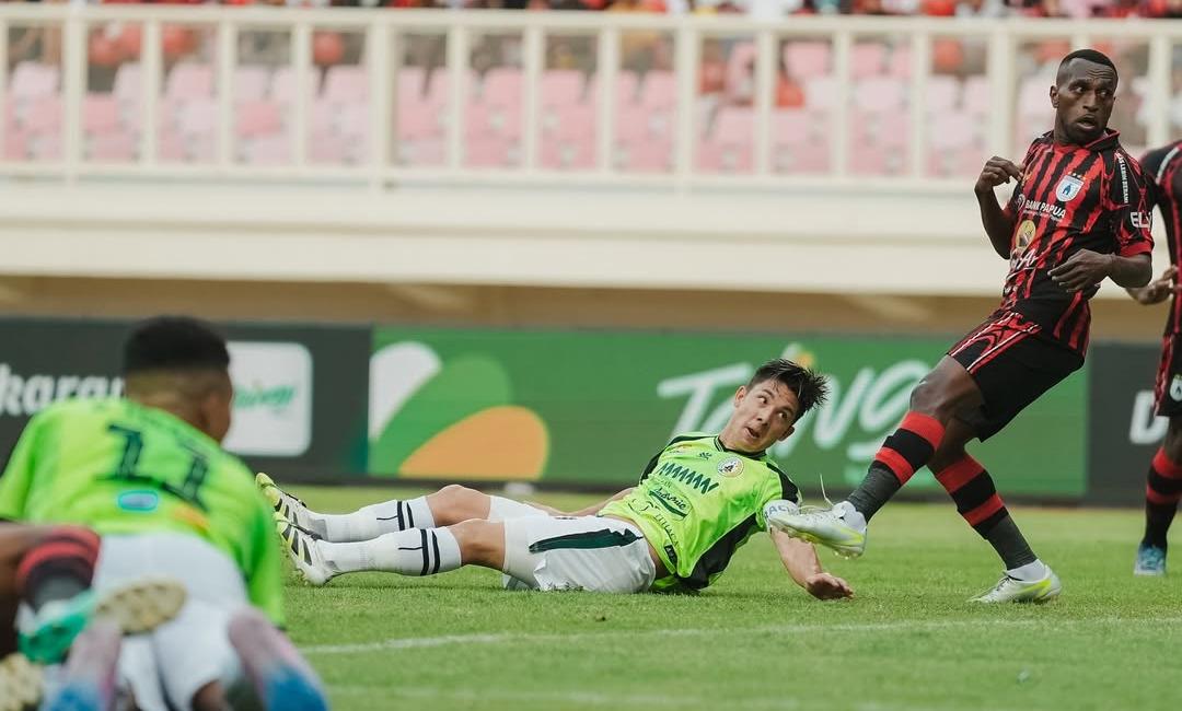 Aksi-gelandang-PSS-Sleman-Kim-Kurniawan-lawan-Persipura-di-Liga-2.jpg