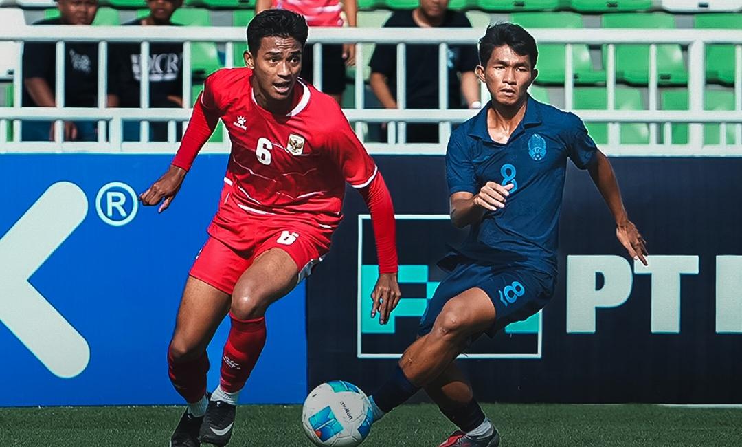 Aksi-gelandang-Timnas-U19-Indonesia-Evandra-Florasta-melawan-Kamboja-di-Piala-AFF-U19-2026.jpg
