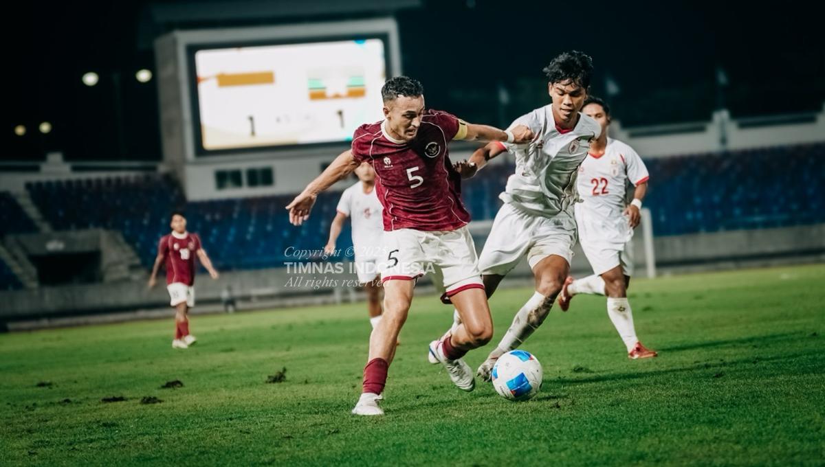 Aksi-gelandang-Timnas-U22-Indonesia-Ivar-Jenner-saat-lawan-Myanmar-di-Grup-C-SEA-Games-2025.jpg