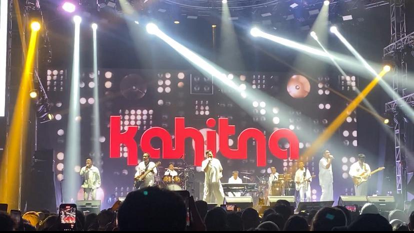 Aksi-panggung-Kahitna-di-JBL-Festival-2024-Istora-Senaya-Jakarta.jpg