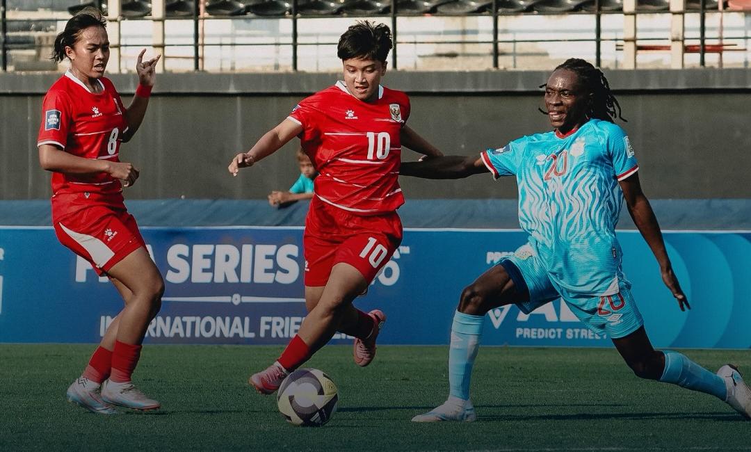 Aksi-pemain-Timnas-Putri-Indonesia-Sheva-Imut-melawan-RD-Kongo-di-FIFA-Series-2026.jpg