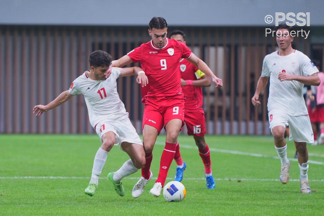 Aksi-penyerang-Timnas-U20-Indonesia-Jens-Raven-saat-melawan-Iran-di-Piala-Asia-U20-2025.jpg