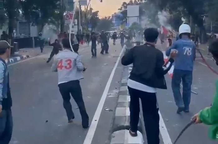 Aksi-tawuran-antar-warga-terjadi-di-Jalan-Saharjo-Menteng-Atas-Setiabudi.jpg