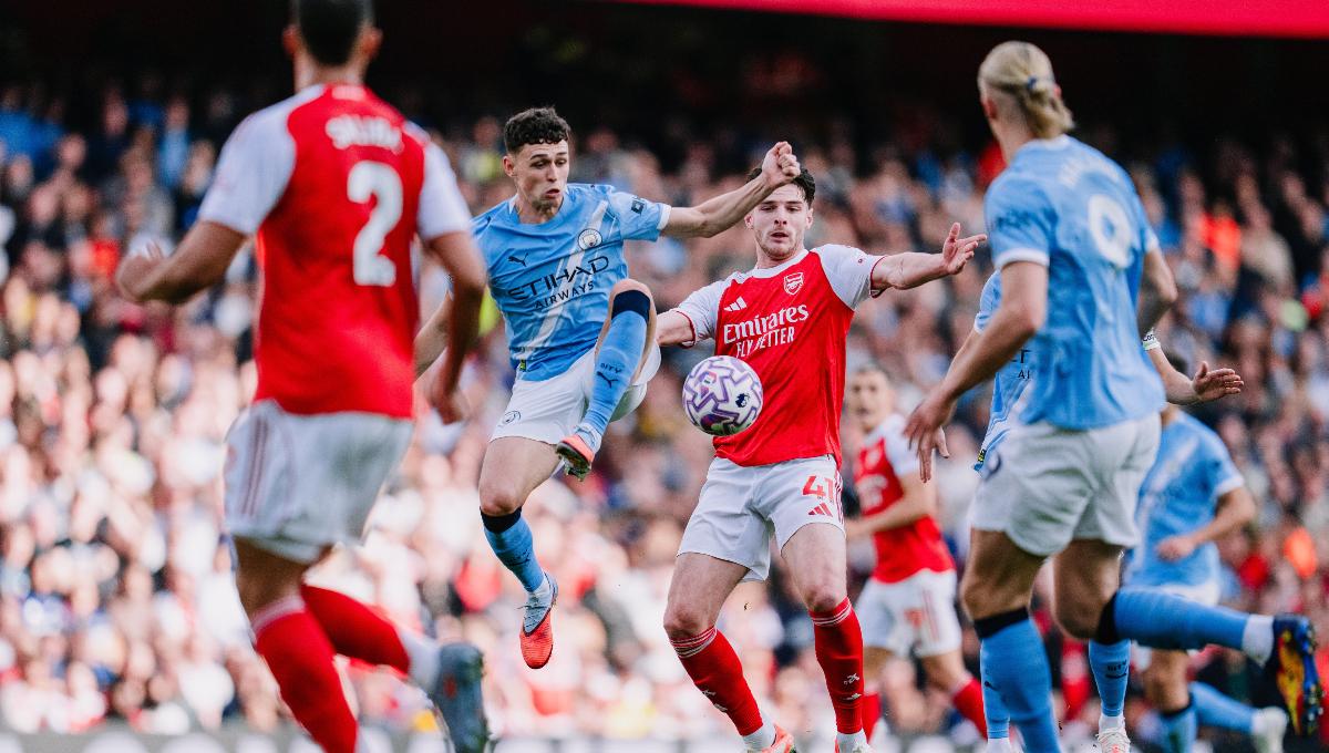 Aksi-winger-Manchester-City-Phil-Foden-saat-melawan-Arsenal.jpg
