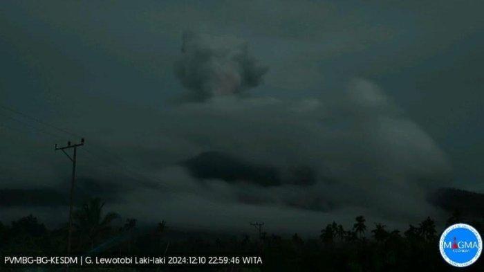 Aktivitas-erupsi-Gunung-Lewotobi-Laki-laki-21232.jpg