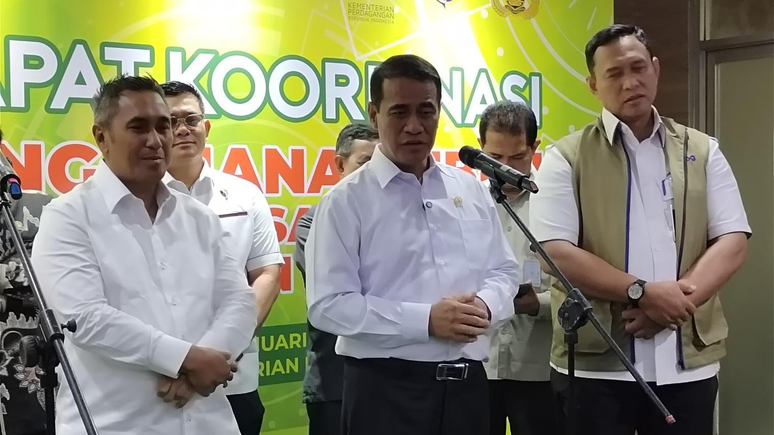 Amran-preskon-soal-mogok-pedagang-daging-OK.jpg