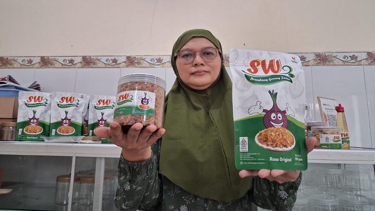 Aneka-produk-olahan-bawang-goreng-milik-Saryati.jpg