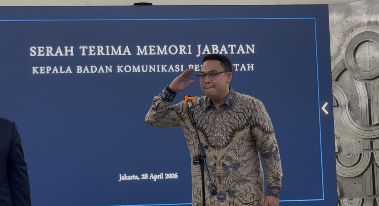 Momen Angga Raka Prabowo Kasih Gesture Hormat saat Sertijab Kepala Bakom ke Qodari