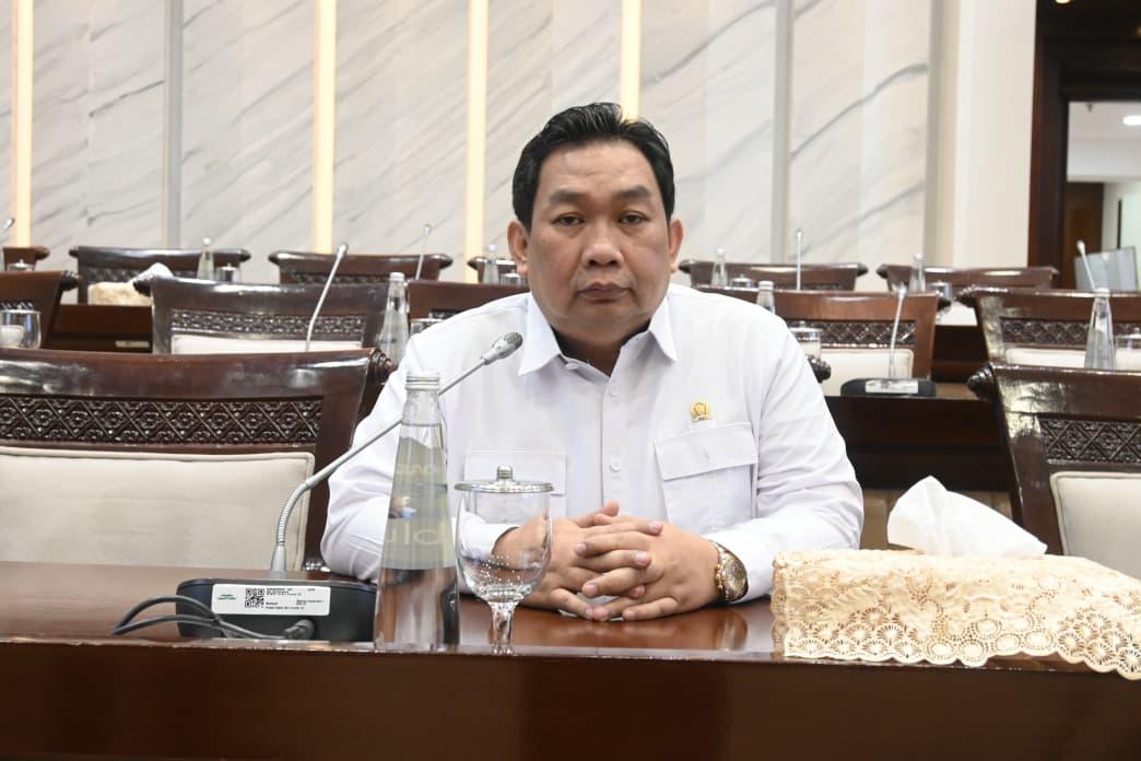 Rupiah Melemah, Anggota DPR Sarankan BI Naikkan Suku Bunga