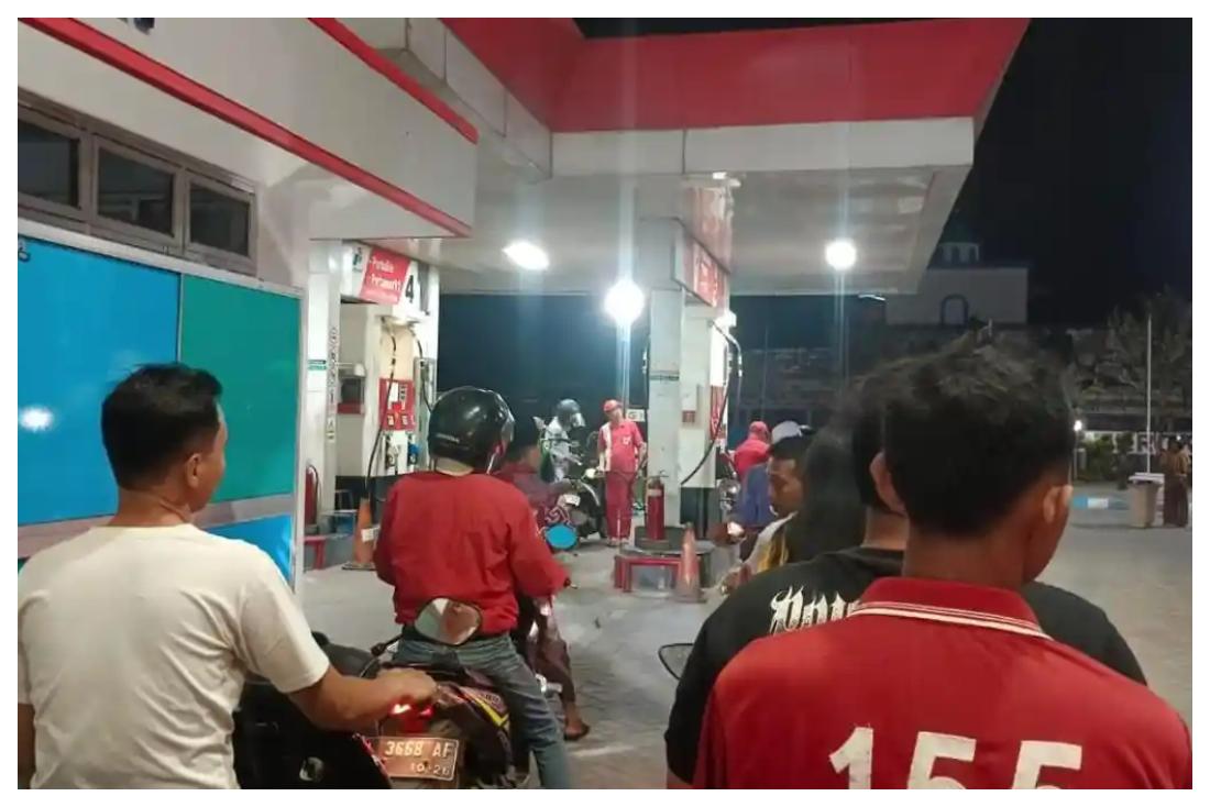 Antre-beli-Pertalite-di-SPBU-Pertamina-Bojonegoro.jpg