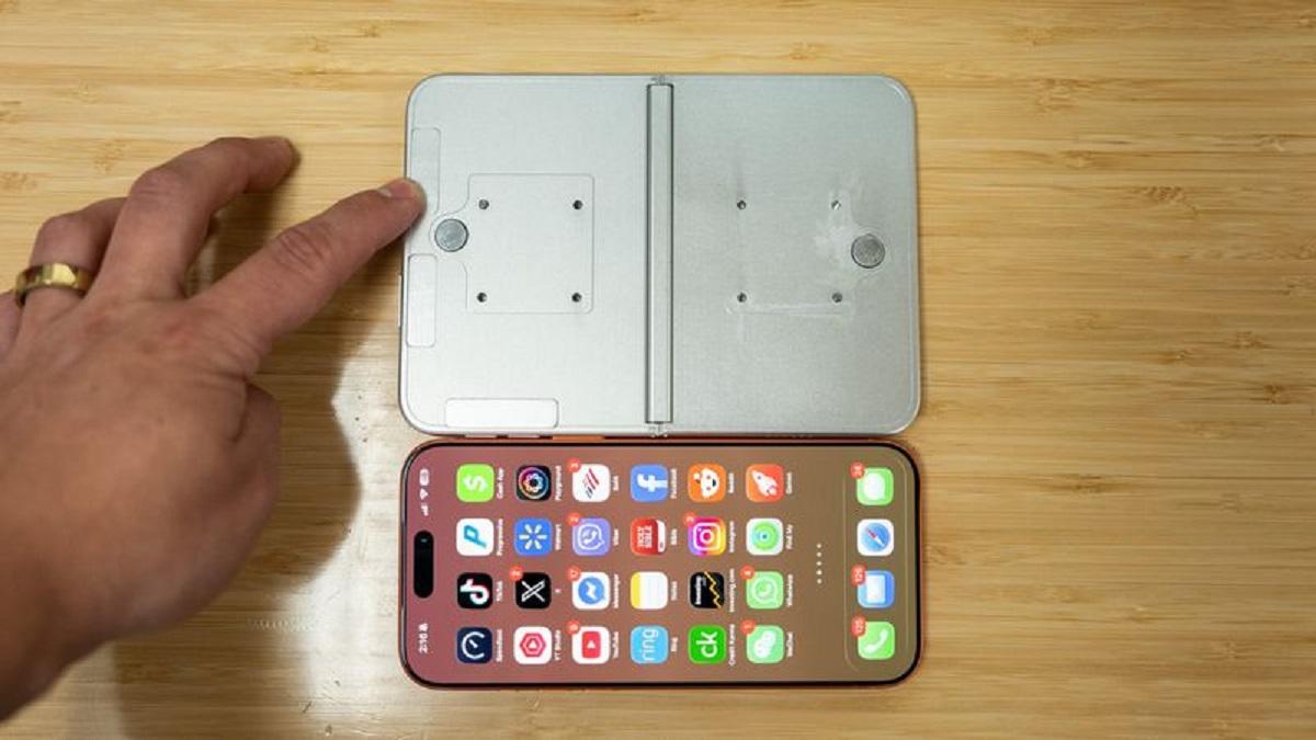 Apple-Siapkan-iPhone-Lipat-Ini-Perbandingannya-dengan-Perangkat-Lain.jpg
