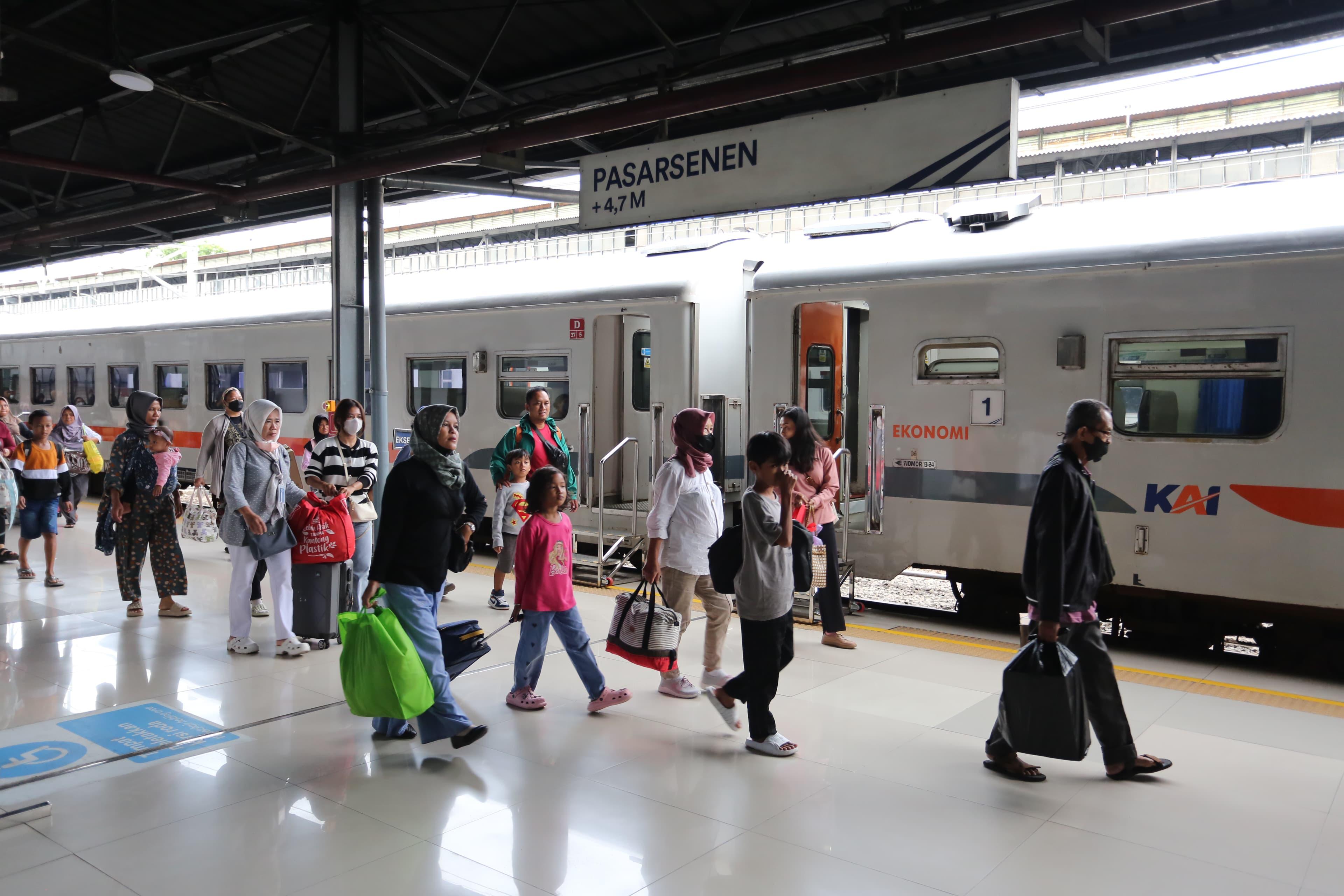Perluas Jaringan Kereta Api Nasional, AHY Sebut Bisa Kurangi Emisi Karbon