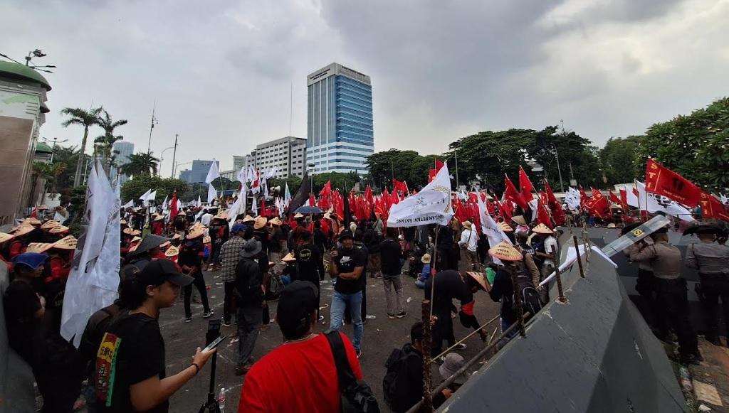 Arus-lalu-lintas-di-Jalan-Gatot-Subroto-vvv.jpg