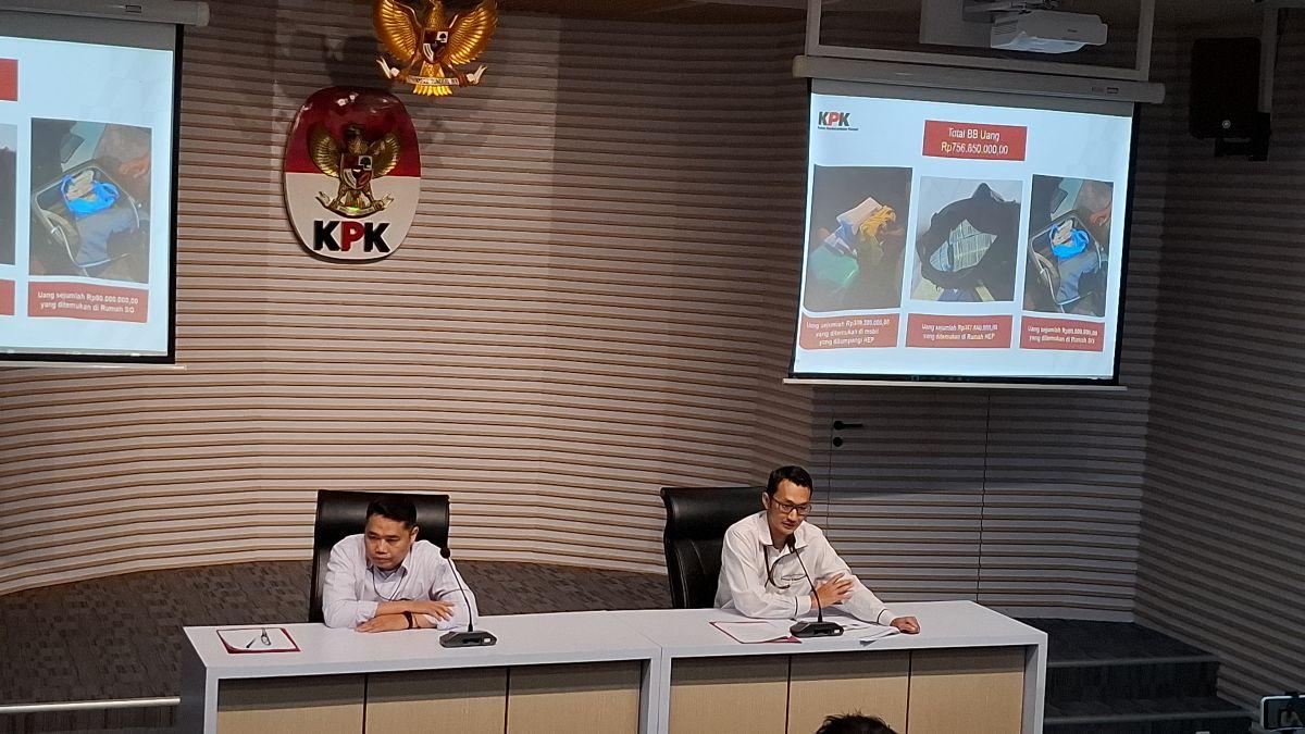 Asep-Guntur-Rahayu-dalam-konferensi-pers-di-Gedung-Merah-Putih-KPK-Jakarta-Rabu.jpg
