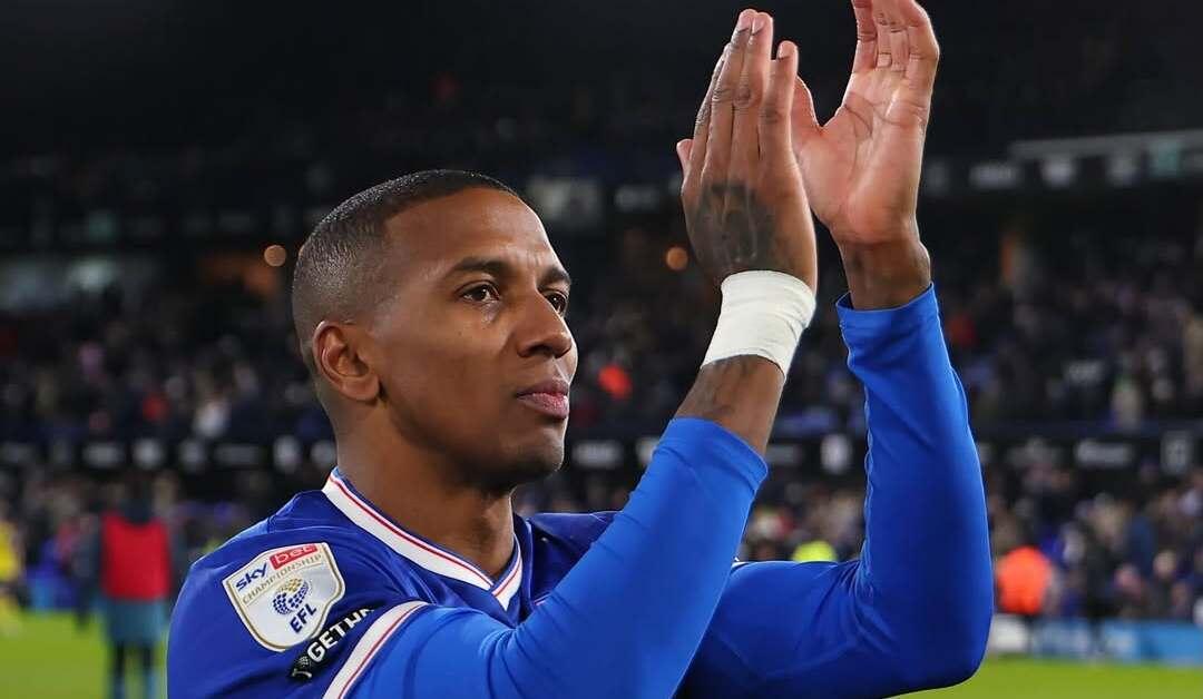 Ashley-Young-pensiun-dari-dunia-sepak-bola.jpg
