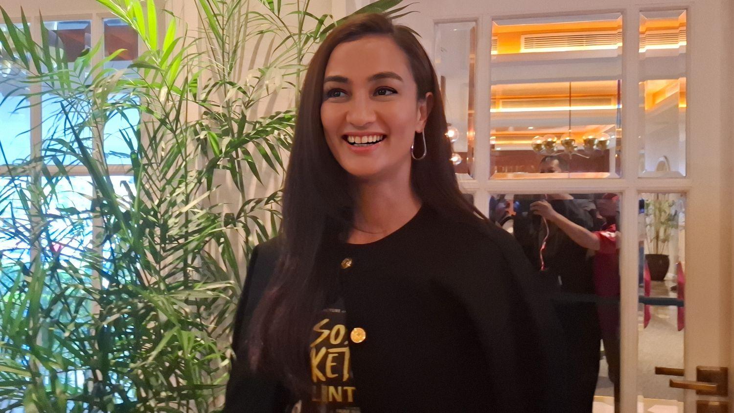 Atiqah-Hasiholan22222222.jpg