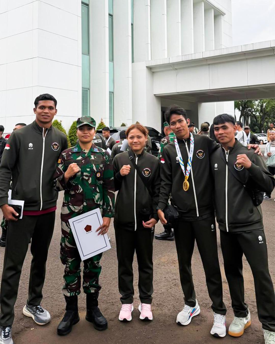 Atlet-tinju-Indonesia-peraih-medali-SEA-Games-2025-mendapat-penghargaan-khusus.jpg