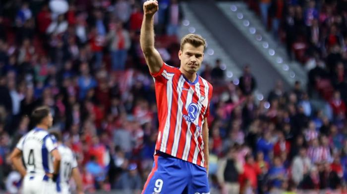 SELEBRASI SORLOTH - Striker Atletico Madrid asal Norwegia, Alexander Sorloth merayakan gol ke gawang Real Sociedad pada lanjutan pekan ke-35 Liga Spanyol di Stadion Civitas Metropolitano, Minggu (11/5/2025). (Instagram Atletico - 11/5/2025)