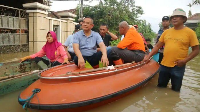 Sehari Sebelum OTT, Bupati Pati Sudewo Tangani Banjir, Kini Diperiksa KPK