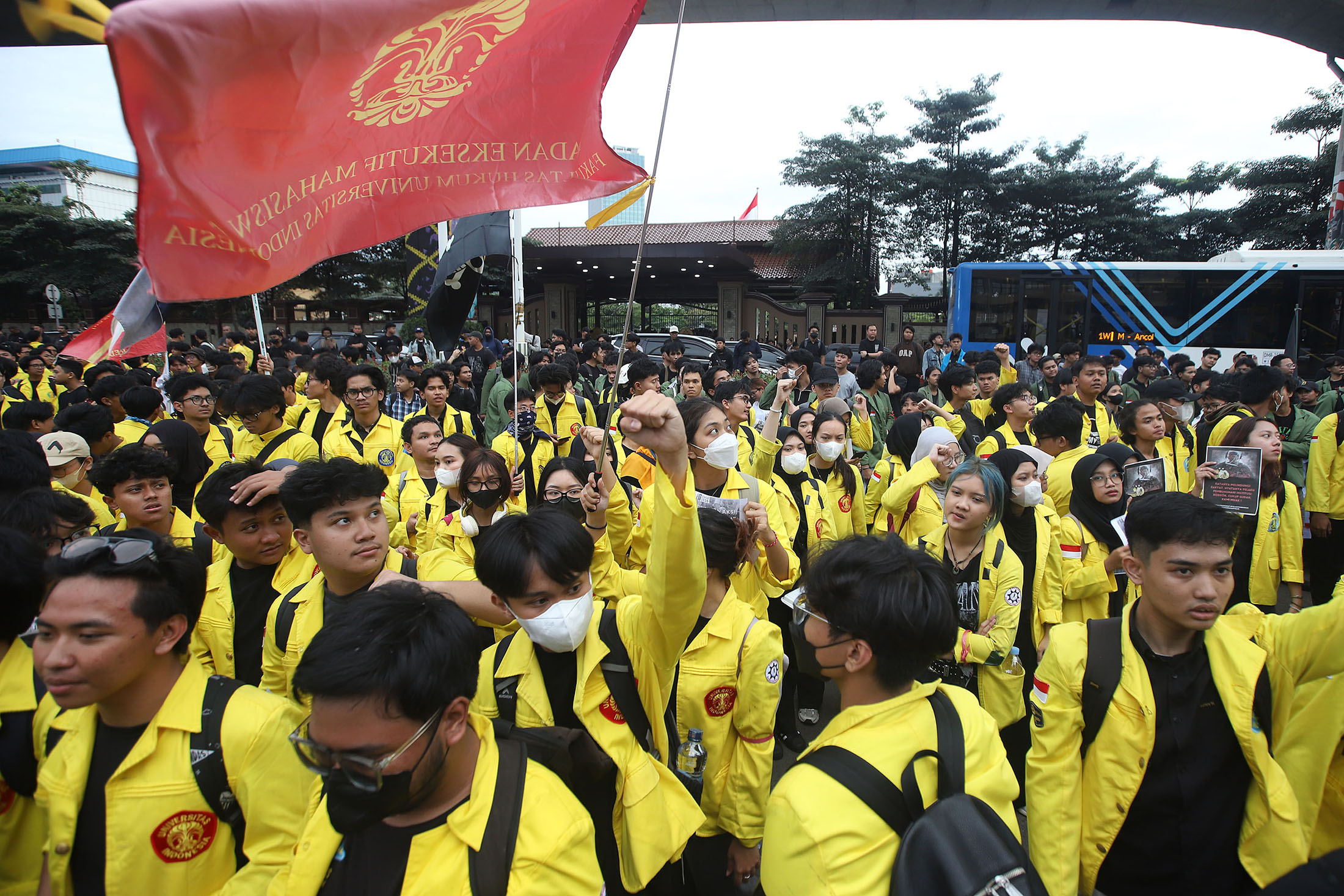 BEM-UI-Gelar-Aksi-di-Mabes-Polri_20260227_212628.jpg