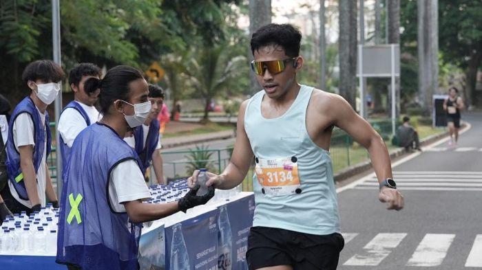 Hadir di BNI-UI Half Marathon 2024, AQUA Kampanyekan Gaya Hidup Sehat dan Gerakan “Bijak Berplastik”